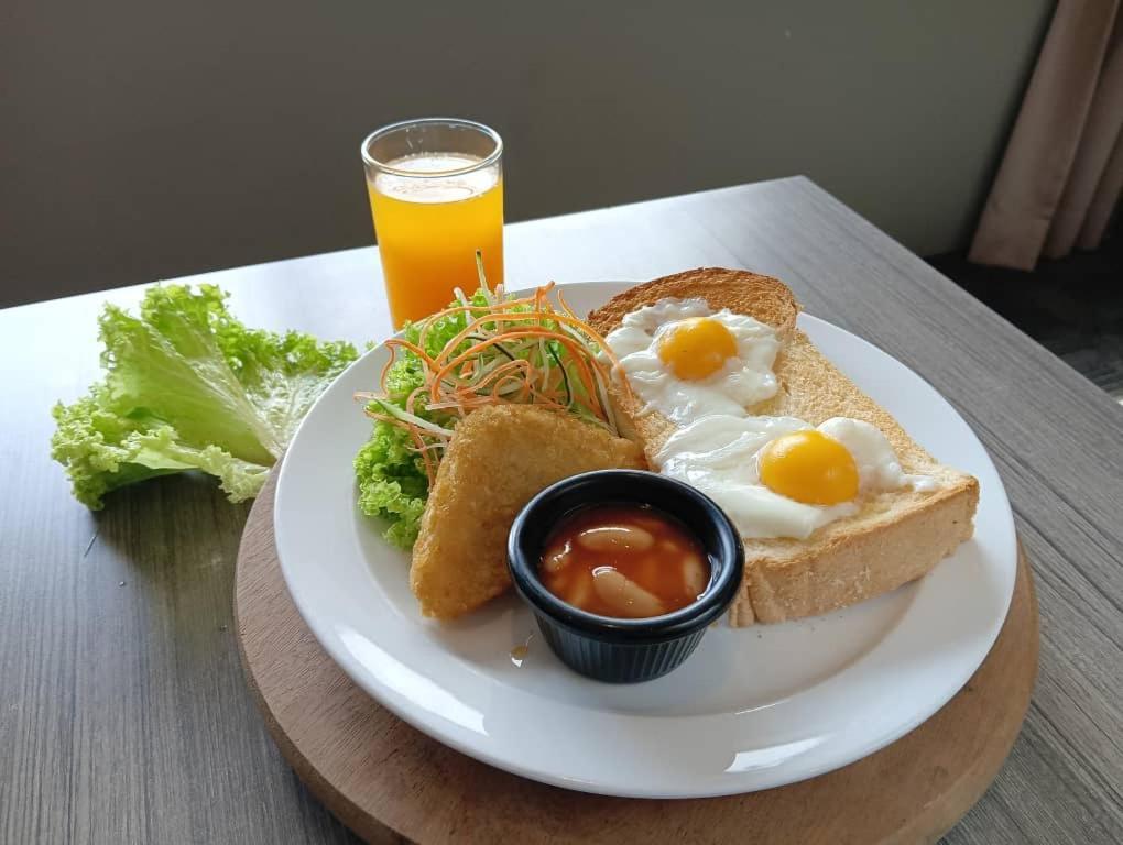 Manhattan Hotel Ipoh Esterno foto